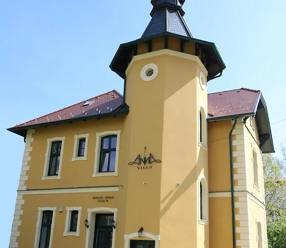 Anna Villa